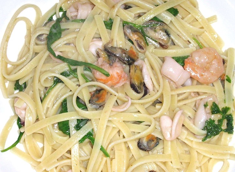 Seafood Fettuccine with Shrimp and Mussels