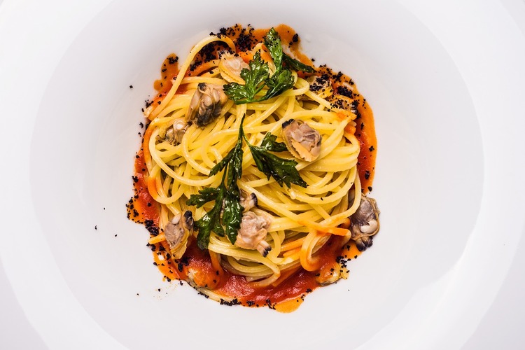 Spaghetti with Clams and Garlic Tomato Sauce